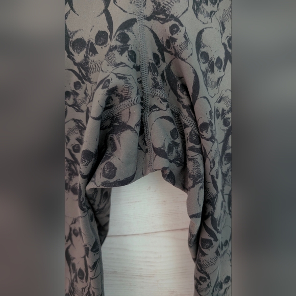 Euc Torrid Black Skull Pattern Leggings Size 1X (14/16) - Picture 6 of 9